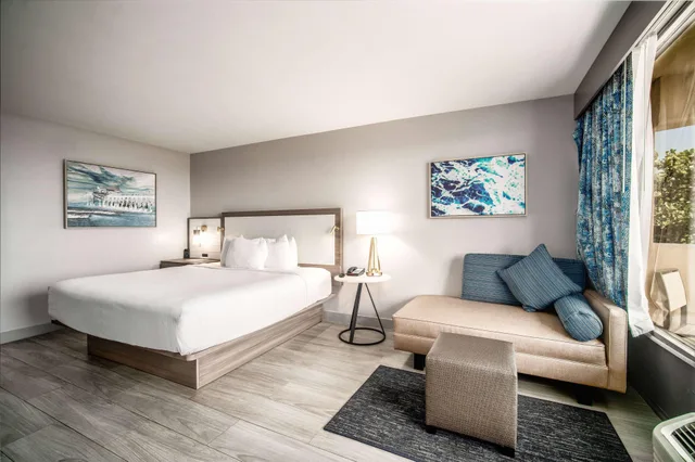 Deluxe, Suite, Ocean View, La Quinta Inn & Suites by Wyndham Cocoa Beach Oceanfront 2/6