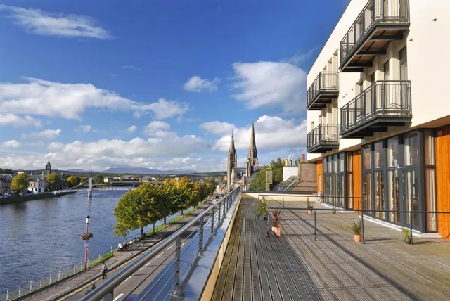 شقة فاخرة بغرفتي نوم، Highland Apartments By Mansley 1/1