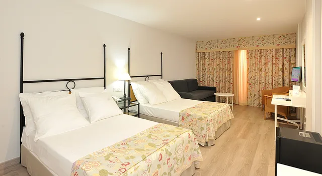 جناح جونيور، Hotel Salobrena Suites 1/2