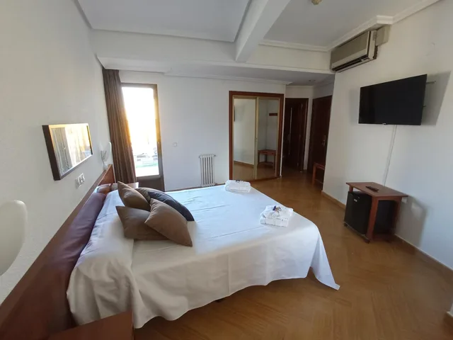 غرفة سوبيريور بسرير كينج وسرير كوين، Hotel ELE Acueducto 3/10