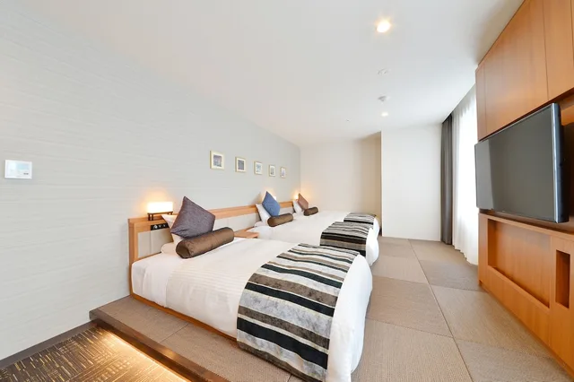 غرفة يابانية عائلية بفراش فوتون وثلاثة أسرّة، Hakodate Kokusai Hotel 1/2