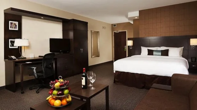 غرفة بسرير كينج، Courtyard Montreal Downtown 1/4