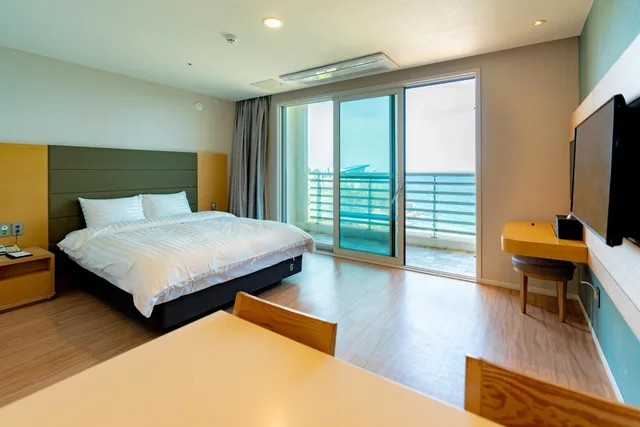 Resort, Family, Beach Front, Ocean View, Kitchen، Sol Beach Samcheok 1/2