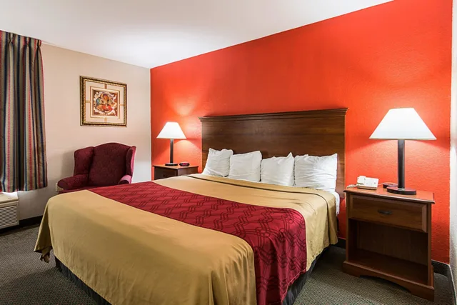غرفة قياسية بسرير كينج للمدخنين لذوي الإعاقة، Econo Lodge Andrews Air Force Base 1/2
