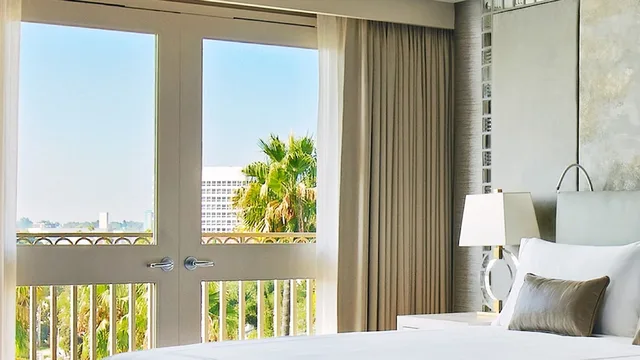 غرفة غراند كلاسيكية بسرير كينج، L Ermitage Beverly Hills 1/8