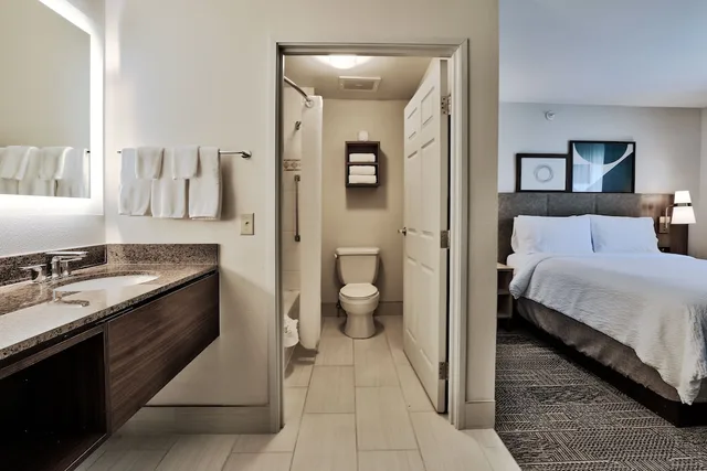 جناح استوديو بسرير كوين بمطبخ، Staybridge Suites Albuquerque Airport 4/5