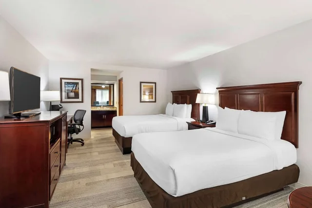 غرفة خارجية بسريرين كوين يُسمح فيها بالحيوانات الأليفة، Best Western Plus Redondo Beach Inn 3/6