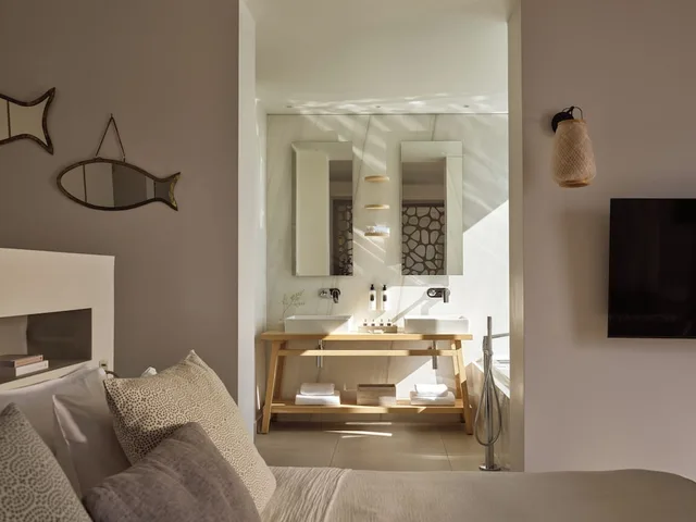 Pool, Junior, Villa, King Bed, Private Garden, Sofa، Eagles Villas - Small Luxury Hotels of the World 5/5