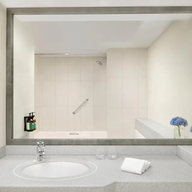 3 Bedrooms, Suite, Millennium Plaza Downtown Suites 3/6