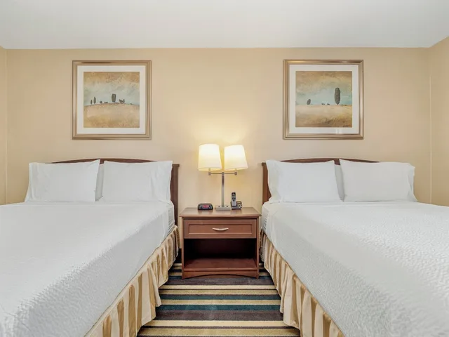 غرفة قياسية بسريرين كوين، Holiday Inn Conference Ctr Edmonton South 1/7