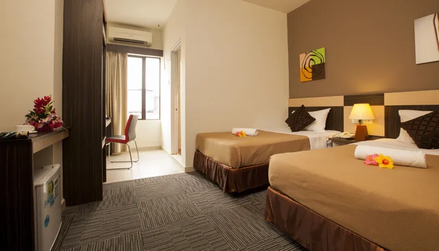 Deluxe, Triple, 1 King and 1 Single Beds, Leo Express Hotel 1/2
