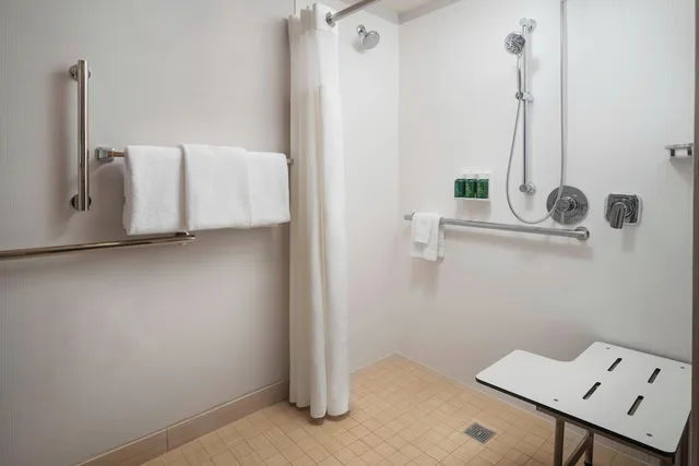 غرفة بسريرين كوين لذوي الإعاقة، Courtyard Phoenix Mesa 3/3