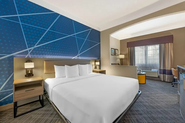 غرفة بسرير كينج، Comfort Suites Salem 1/5