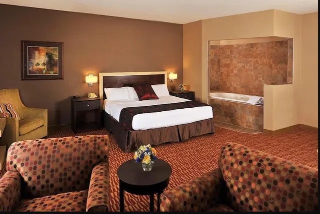 غرفة ديلوكس رباعية بسريرين كوين، Lakeside Hotel Casino, a Travelodge by Wyndham 2/2