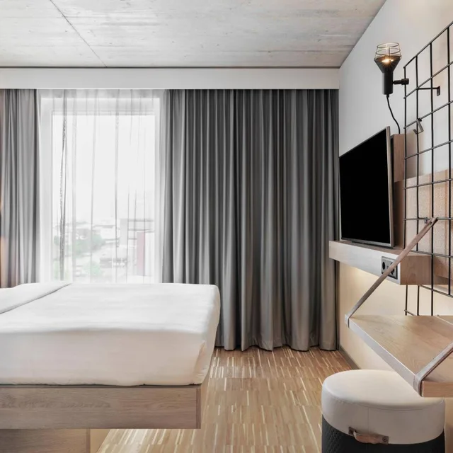 Moxy Sleeper, Guest Room, Queen Bed، Moxy Rapperswil 2/6