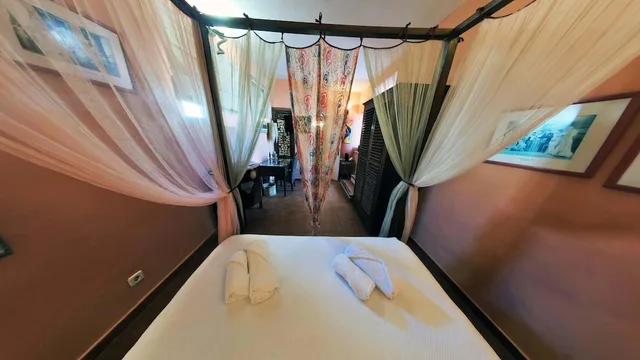 Room, Double Bed, Utopia 9/10