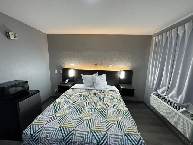 غرفة قياسية بسرير كوين، Motel6 Bismarck, ND 1/7