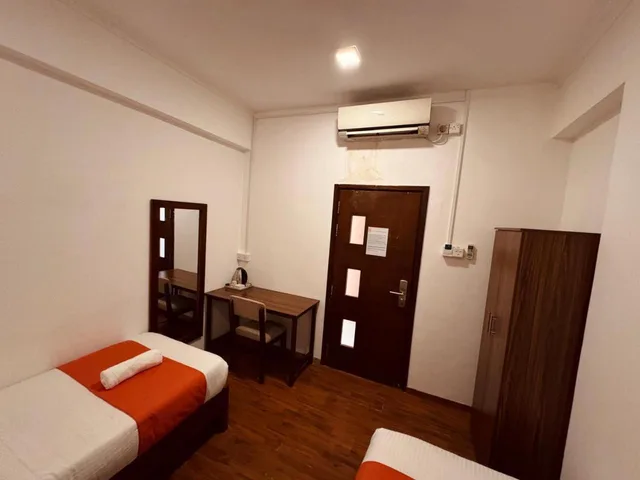 غرفة بسريرين منفصلين بحمام مشترك، CityRest Fort 3/6