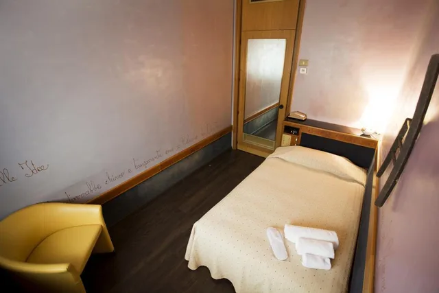غرفة قياسية مفردة، Diplomatic Hotel 1/4