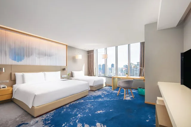 غرفة بسريرين مزدوجين بإطلالة على المدينة، Le Meridien Hangzhou Binjiang 2/4