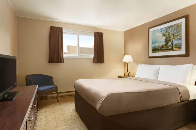 غرفة قياسية بسرير كوين، Travelodge By Wyndham Kenora 1/2