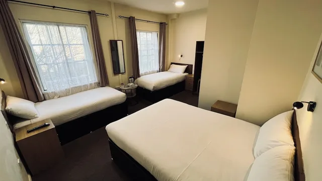 غرفة رباعية بسرير مزدوج وسريرين منفصلين، Arriva Hotel 1/10