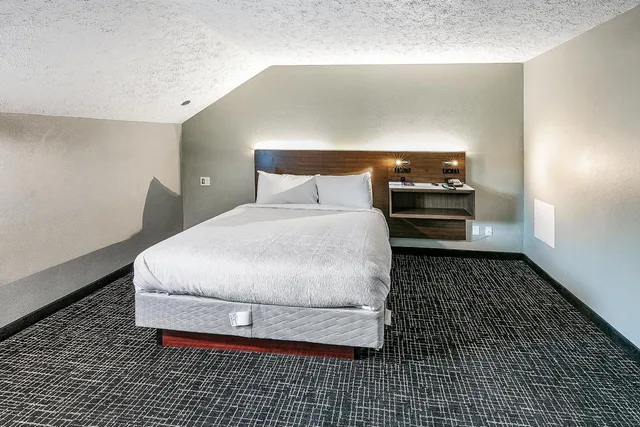 غرفة قياسية بسرير كوين، Gatlinburg Mountain Inn Gatlinburg TN 7/10