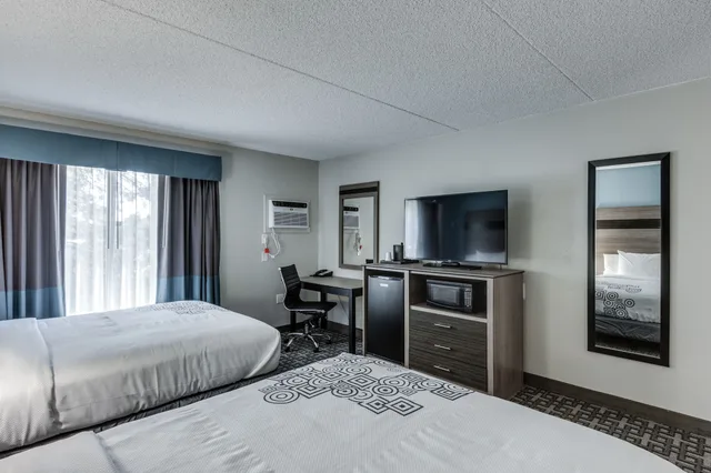 غرفة بسريرين كوين، Days Inn & Suites by Wyndham Spokane 2/4