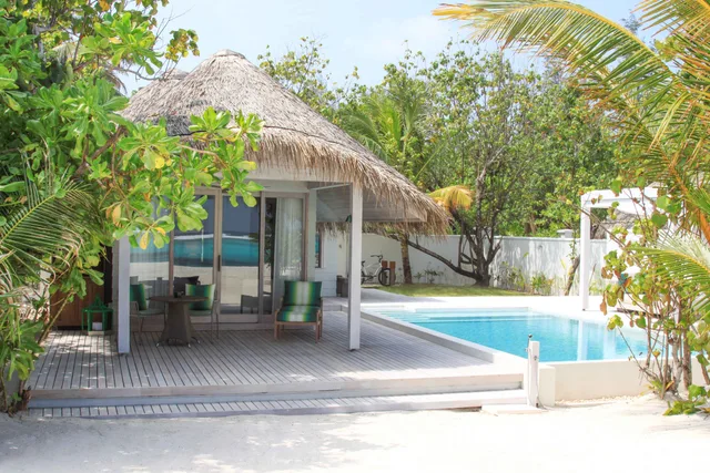 RETREAT BEACH POOL VILLA-Transfer Included، Six Senses Kanuhura 2/3
