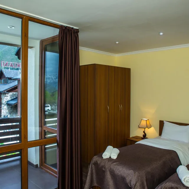 غرفة بسريرين منفصلين بشرفة، Hotel Banguriani 2/10