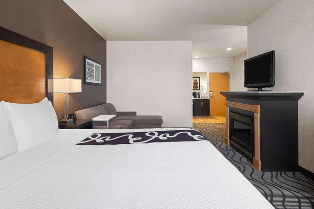 Deluxe, Executive, King Bed, Sofa, La Quinta Inn and Suites by Wyndham Idaho Falls/Ammon 1/2