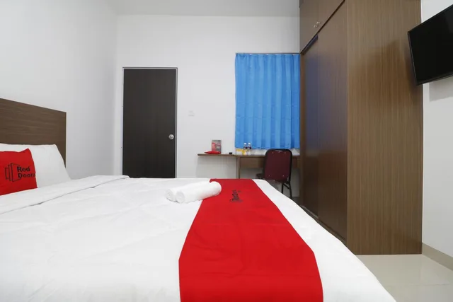 غرفة ديلوكس، RedDoorz Plus near Kepri Mall 8/10