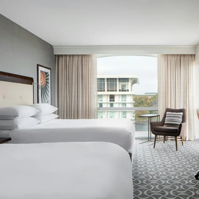 Guest Room, Executive, 2 Double Beds, East Tower، Marriott St. Louis Airport 2/10