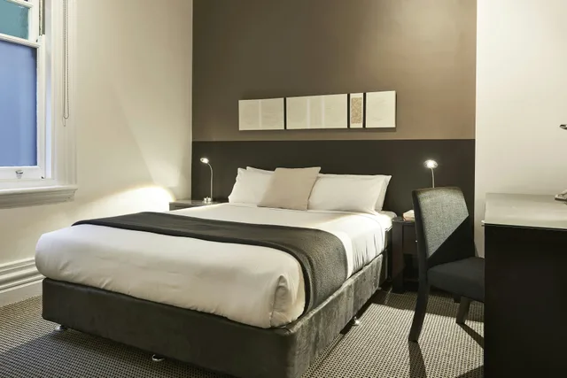 غرفة قياسية بسرير كوين، Vulcan Hotel 1/5