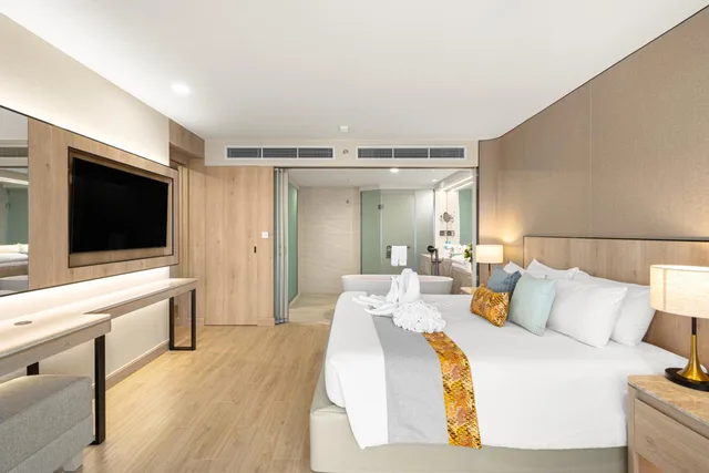 جناح جونيور، Royal Cliff Grand Hotel 4/7