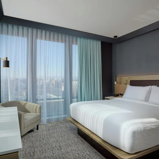 1 Bedroom, Junior Suite, King Bed, Stadium View, Sofa، Courtyard by Marriott Denver Downtown West 1/2