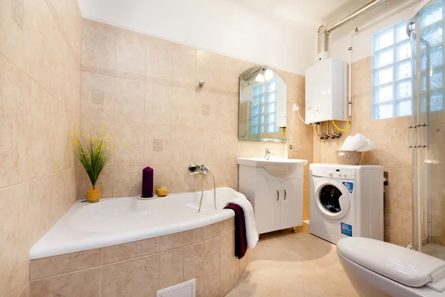 3 Bedrooms, Superior, Apartment, 3 Queen Beds, City View, Sofa, Balcony, Grand Budapest Penthouse 8/10