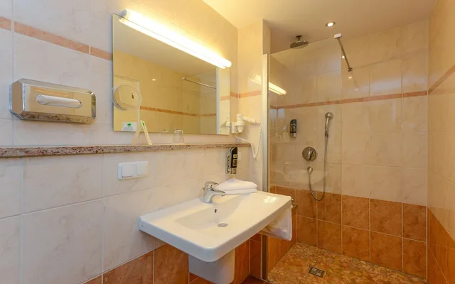 غرفة مفردة بسرير فردي، Stolls Hotel Alpina 6/8