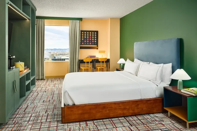 Fun and Games, King Bed، The Curtis Denver a DoubleTree by Hilton Hotel 1/7