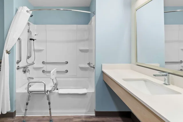 جناح بسرير كينج لذوي الإعاقة، WoodSpring Suites Pensacola West 2/3