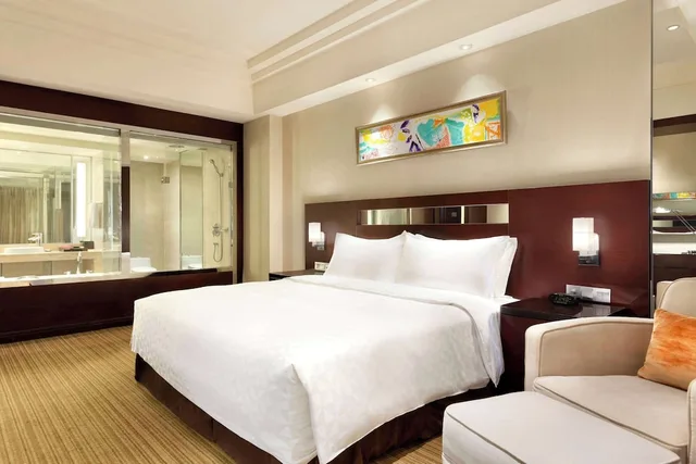 غرفة بسرير كينج للمدخنين، Ramada Plaza by Wyndham Lianyungang 1/1