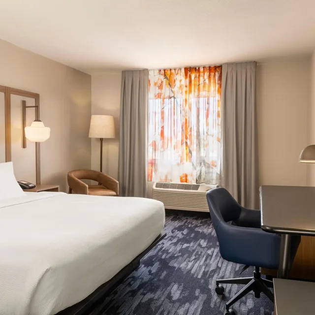 جناح بسرير كينج مع أريكة بحوض استحمام لذوي الإعاقة، Fairfield Inn And Suites Minneapolis St Paul Roseville 1/1