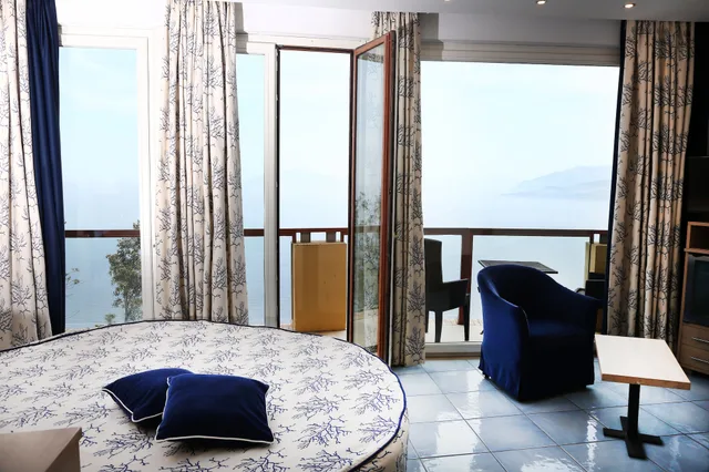 غرفة ديلوكس بسرير مزدوج بإطلالة على البحر، Hotel San Michele 1/2