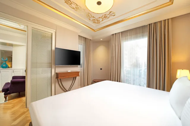 جناح جونيور، Golden Age Hotel Taksim 5/6