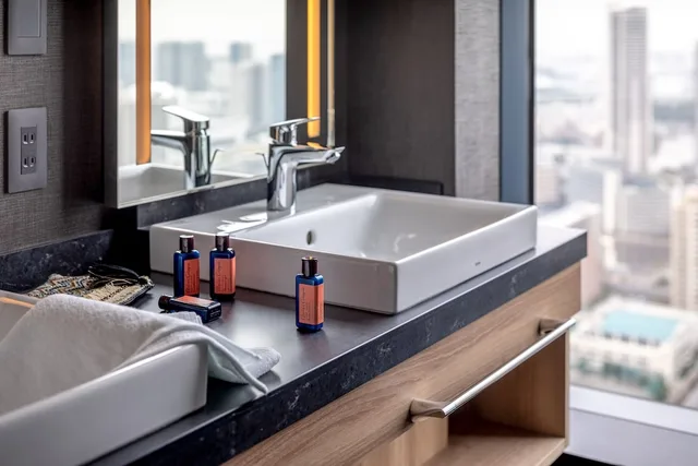 غرفة تنفيذية ركنية بسرير كينج بإطلالة بحوض استحمام، Mitsui Garden Hotel Toyosu Premier 7/8