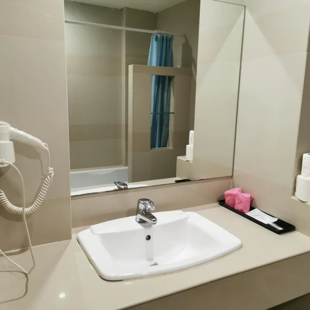 غرفة سوبيريور بسرير مزدوج أو سريرين منفصلين، Morakot Hotel Chumphon 8/9