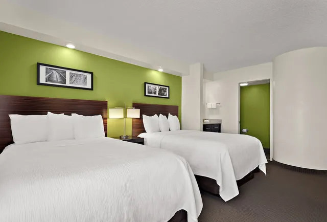 غرفة قياسية بسريرين كوين، Spot X Hotel Wesley Chapel - Tampa Area 2/5