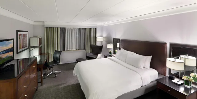 غرفة بسرير كينج، Hilton Mystic 2/3