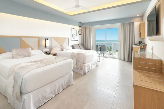 غرفة بسريرين مزدوجين بإطلالة جزئية على البحر، RIU Caribe All Inclusive 3/7