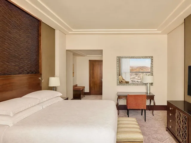 Kaaba, Junior Suite, King Bed، فندق ساعة مكة فيرمونت(Makkah Clock Royal Tower A Fairmont Hotel) 1/10